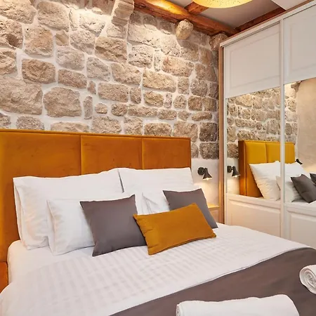 Artium Luxury Apartment *