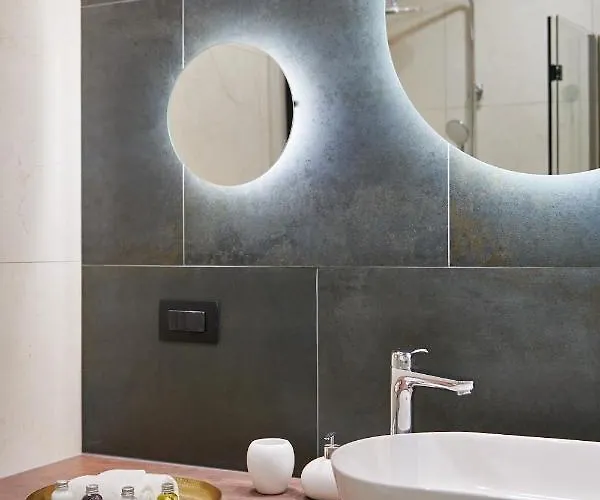 Artium Luxury Apartament *