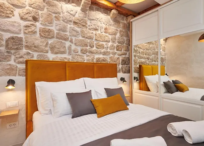 Artium Luxury Apartament *
